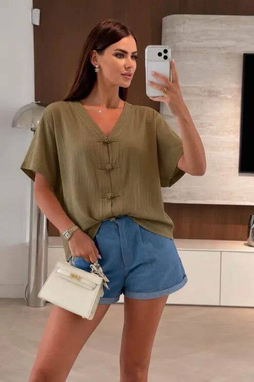Flowy V-neck Top – Elegant Cut