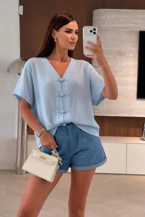 Flowy V-neck Top – Elegant Cut