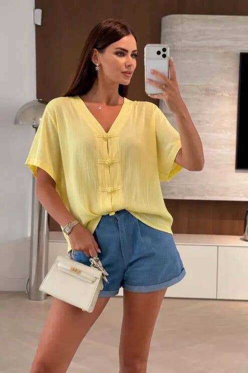 Flowy V-neck Top – Elegant Cut